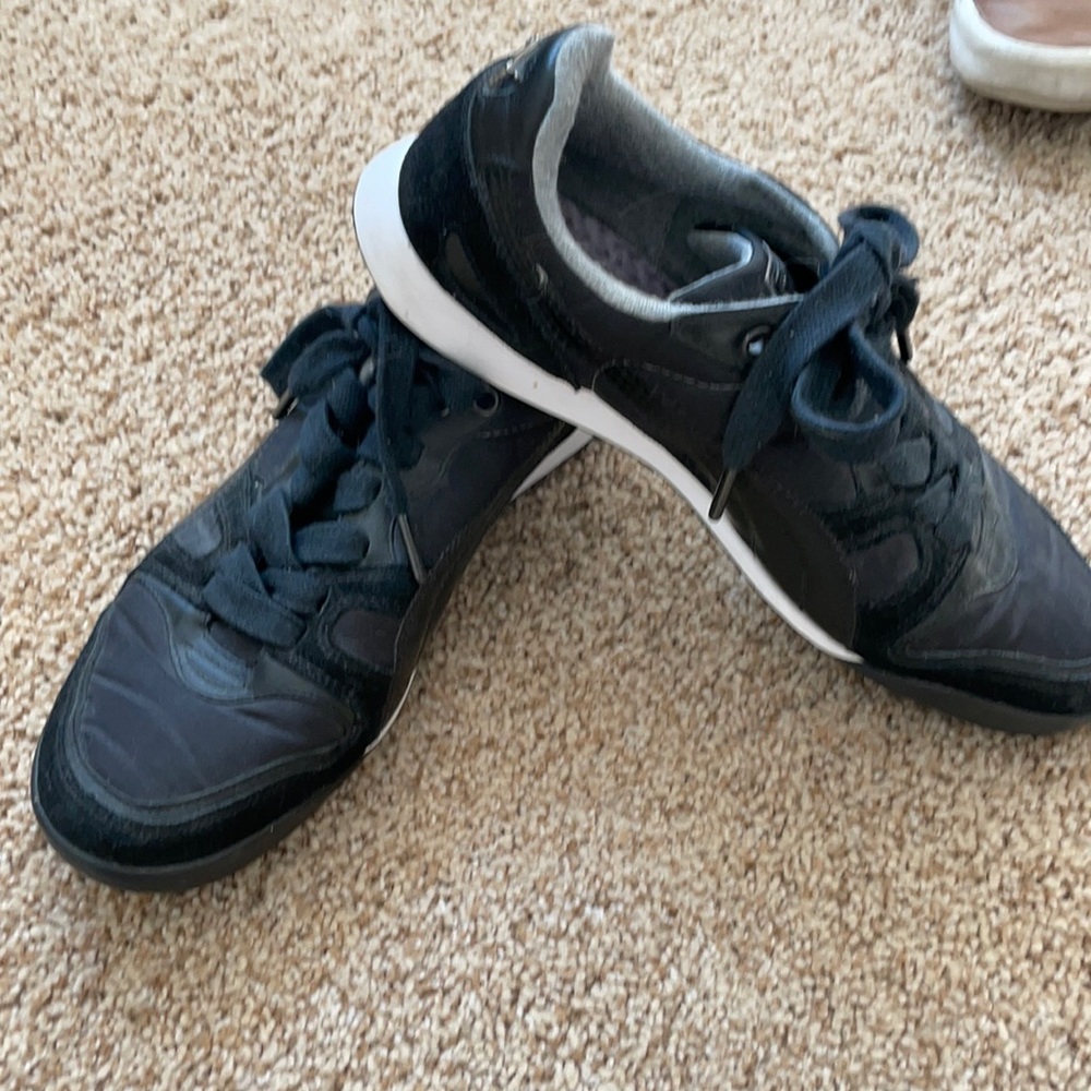 Men’s black puma sneakers size 10